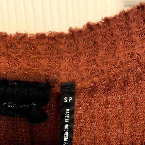 Out From Under Rust Oversized Thermal Button Front Top Women's Size Small - Picture 4 of 6